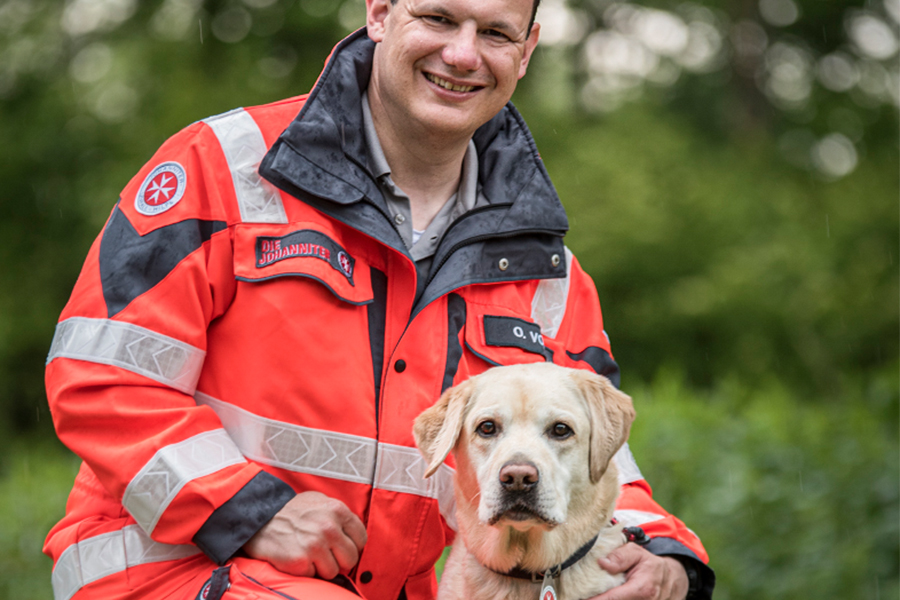 Oliver & Phoenix von der Johanniter-Rettungshundestaffel Baden-Karlsruhe Oliver & Phoenix von der Johanniter-Rettungshundestaffel Baden-Karlsruhe