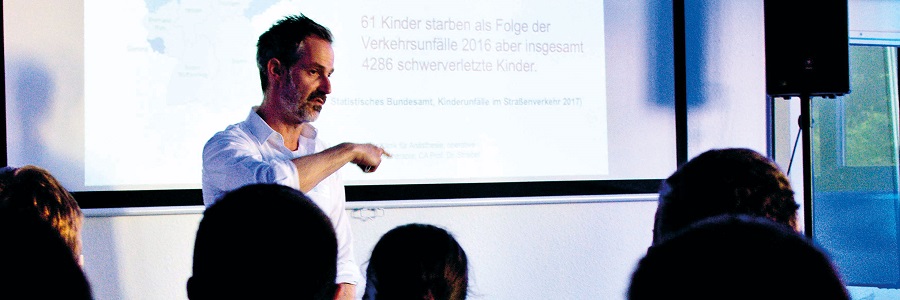 Dr. Tino Bastiani referiert zum Thema „Kinderpolytrauma“.
