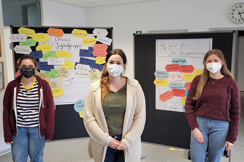 Unsere neuen Jugendgruppenleiterinnen planen die neue Jugendgruppe