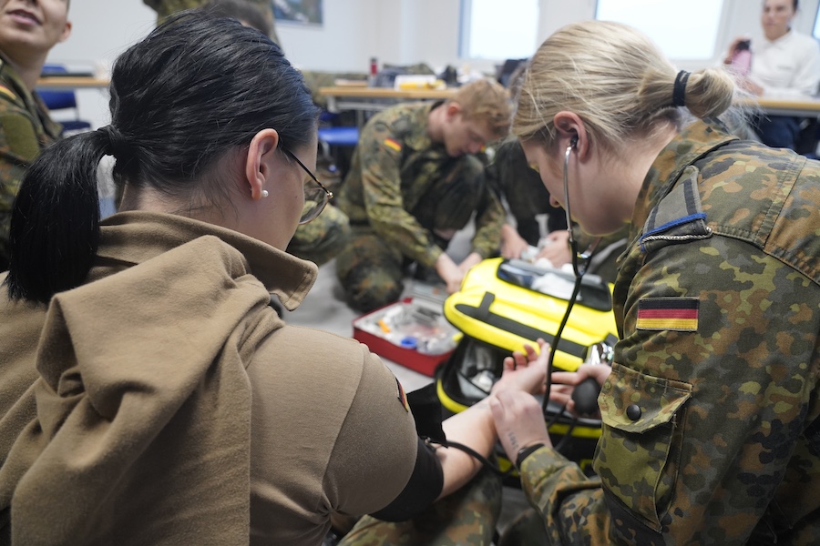 Ausbildung Der Bundeswehr: Mit Dem Notfallsanitäter-Examen Zur ...