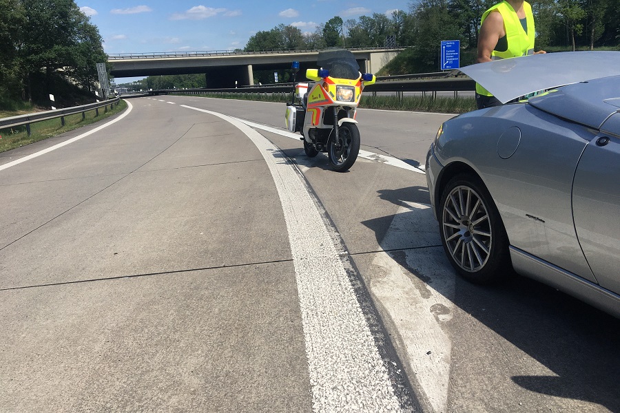 Die Stauhilfe der Johanniter in Bremen/Verden im Einsatz auf der Autobahn.