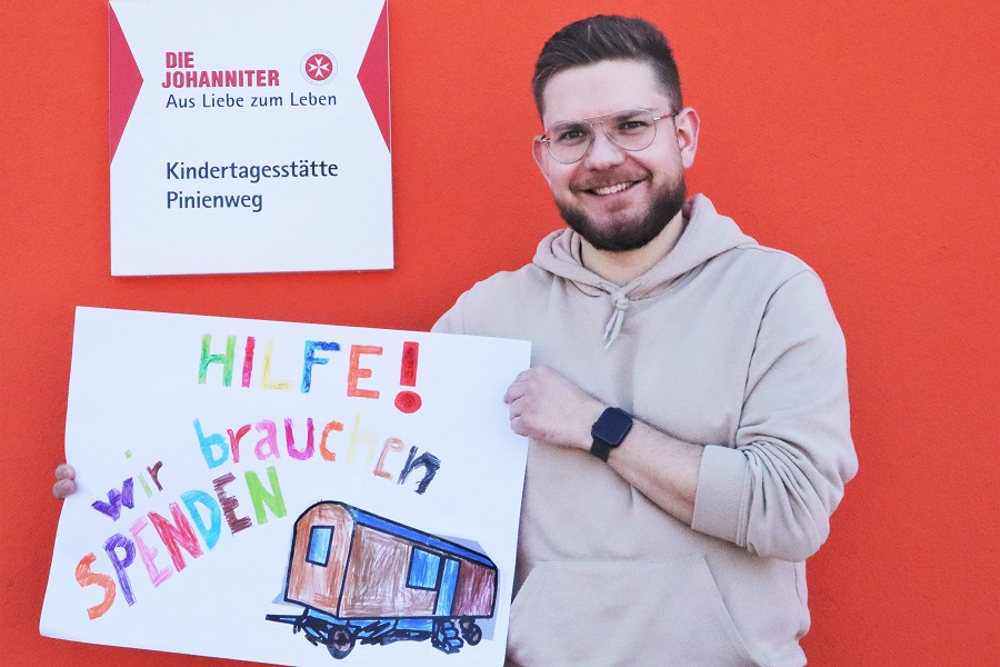 Krippenerzieher Niklas Gude freut sich auf Unterstützung für das Bauwagenprojekt.