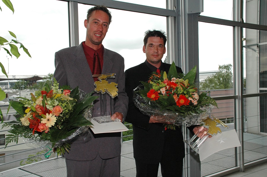 Preisträger 2005 Frank Kruse und Bernd Weber aus Wiesmoor (Ostfriesland) werden mit dem Hans-Dietrich-Genscher-Preis ausgezeichnet.