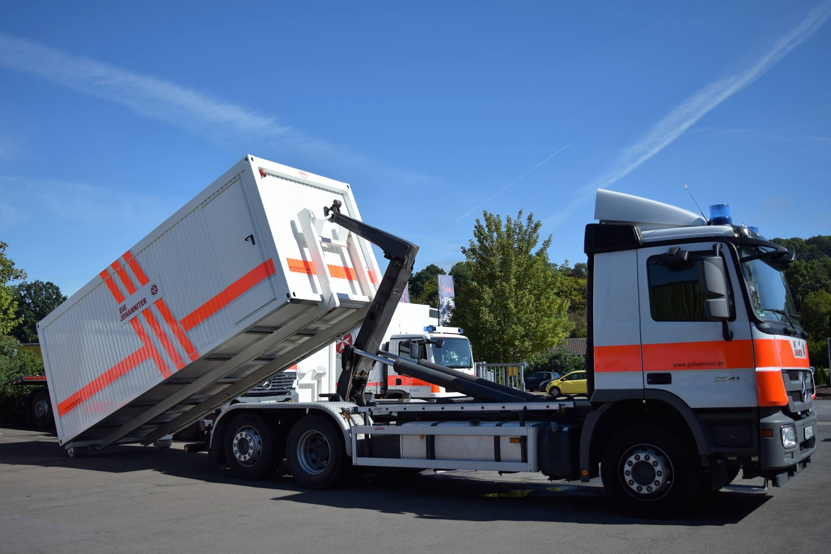 Imagebild Logistik Ein Container wird abgeladen