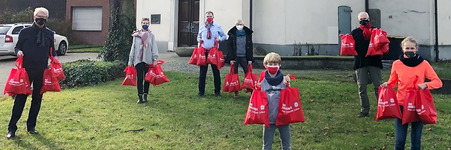 Ehrenamtliche Johanniter bieten Wohnungslosen einen Ort zum Aufwärmen in der Berger Kirche in Düsseldorf.