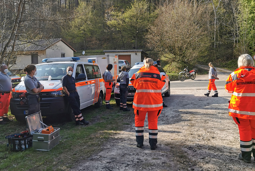 Johanniter-Einsatzkräfte vor Ort am Einsatzort 