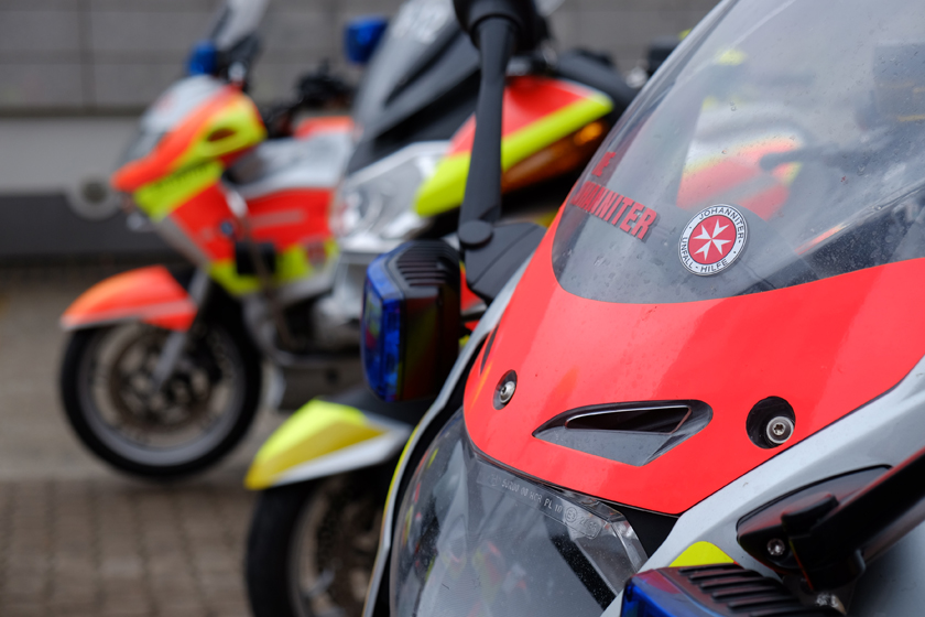 drei Johanniter Einsatz-Motorräder