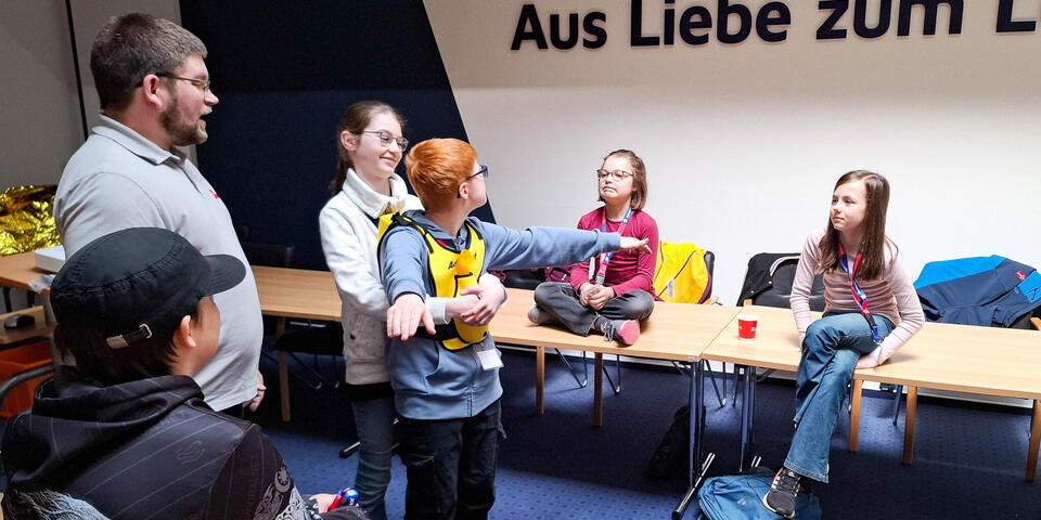 Kinder üben Erste Hilfe