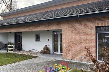 Außenansicht Intensiv-Pflege-Wohngruppe im Kinderhaus "Pusteblume"