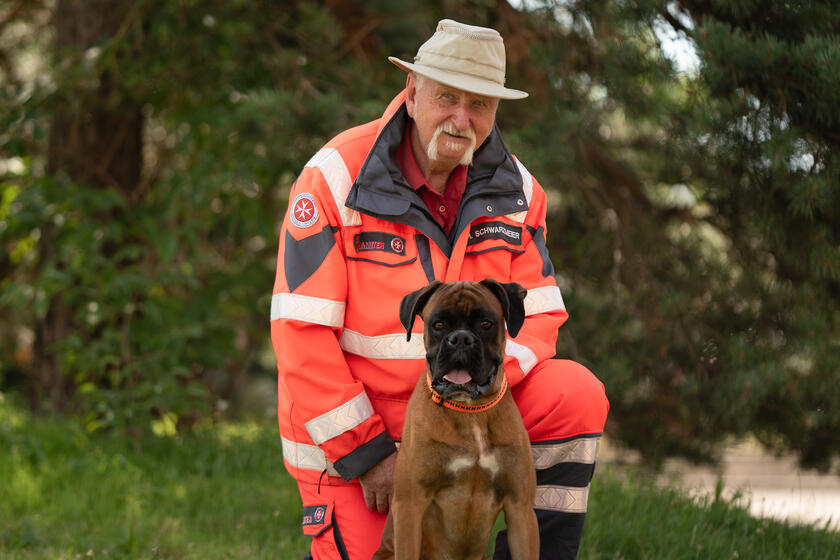 Hermann und Balu von der Johanniter-Rettungshundestaffel Baden-Karlsruhe