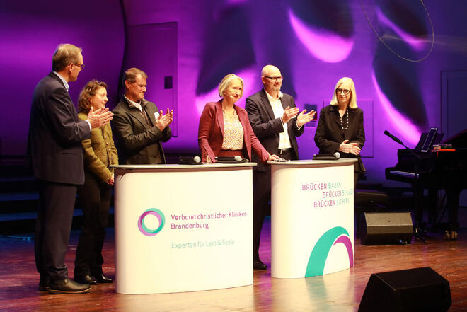 Bühnendiskussion zum Tagesmotto. Fotografin: Kathleen Friedrich