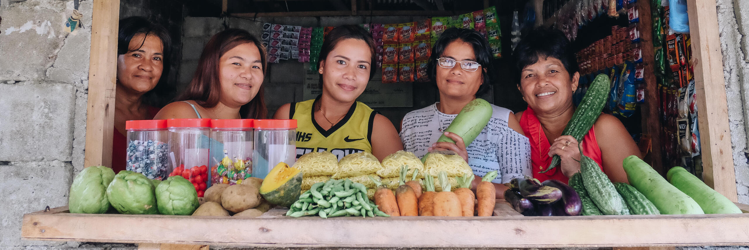 Frauen in einem Gemüsegeschäft auf den Philippinen