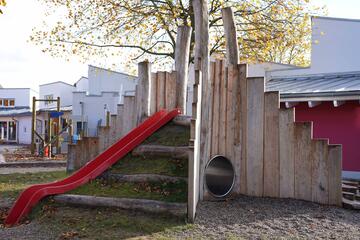 Kletterturm auf dem Außenanlage der KiTa Muggelburg