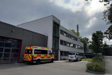 Hintere Ansicht der Johanniter-Geschäftsstelle in Augsburg