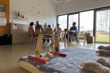 Wohnbereich und Aufenthaltsraum der Intensivpflege-Wohngruppe im Kinderhaus "Pusteblume"
