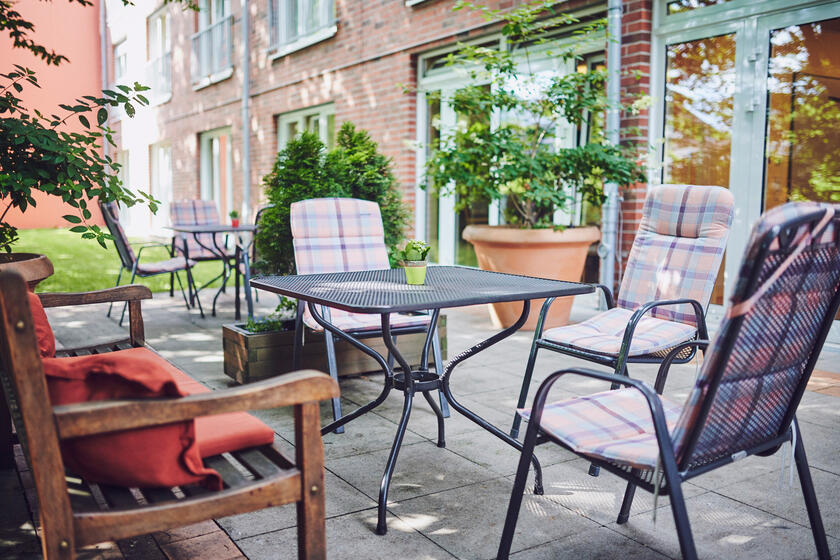 Ein Platz zum gemütliches Beisammensein Ein schattiger Platz mit Sitzmöbel laden zum gemütlichen Beisammensein ein