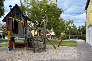 Außenbereich bzw. Garten mit Klettergerüst 