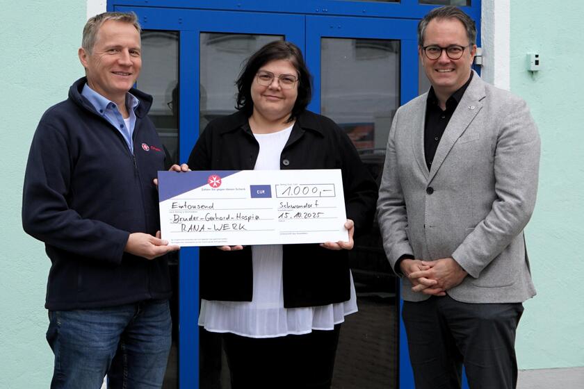 Beteiligte bei der Spendenübergabe