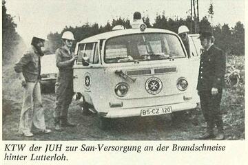 Helfer der Johanniter beim Einsatz während des Brands der Heide 1976 in Niedersachsen.