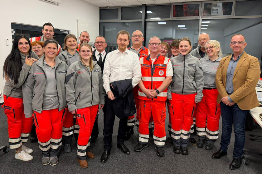 Das PSNV Team zusammen mit Herrn Kretschmer aufgestellt für ein Gruppenbild