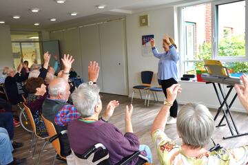 die Gäste der Tagespflege Salzhausen singen gemeinsam