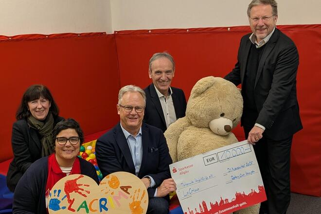 Rotarier zum zweiten Mal in Folge eine Spende in Höhe von 10.000 Euro an Lacrima – Zentrum für trauernde Kinder und Jugendliche der Johanniter in Kempten.