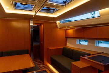 Unter Deck: Inneneraum des Segelbootes