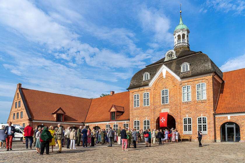 Auf dem Kultur Gut Hasselburg fand die Benefizveranstaltung der Johanniter-Hilfsgemeinschaften mit rund 350 geladenen Gästen statt.