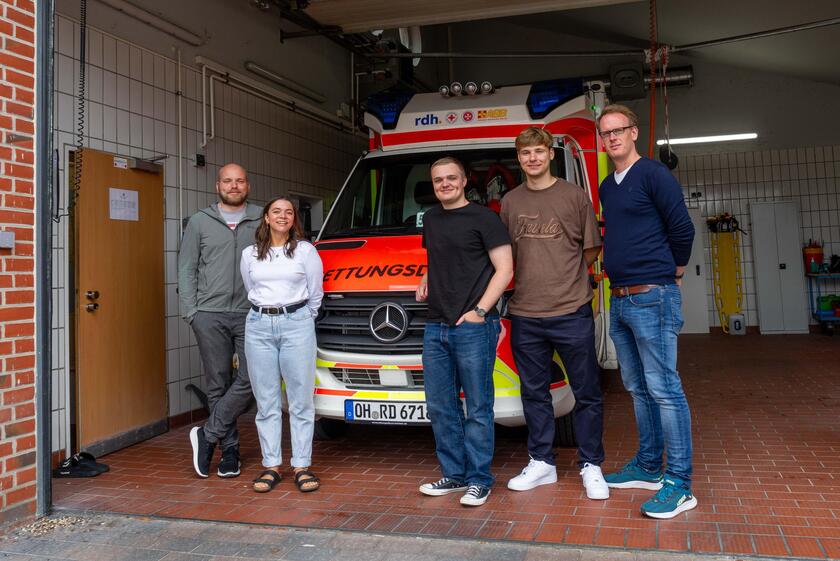 Bereits im August hatten drei Azubis im Rettungsdienst Ostholstein angefangen und besuchten die Rettungswache der Johanniter in Cismar.