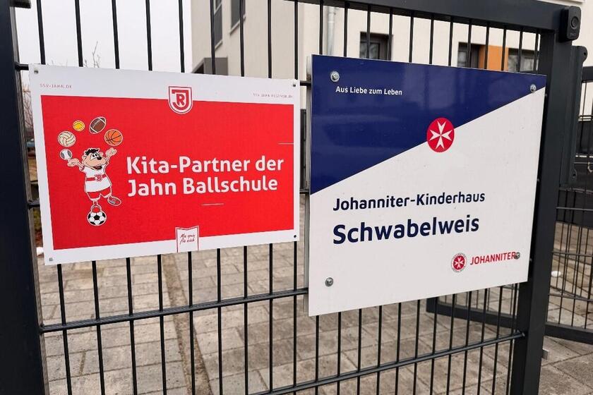 Schilder der beiden Kooperationspartner