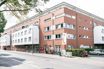 Blick auf die einladende Fassade des Johanniter-Stift Köln-Kalk