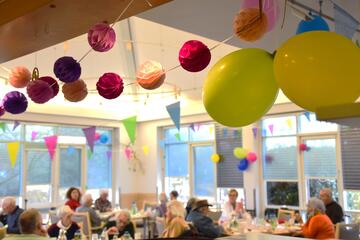 der Gemeinschaftsraum in der Tagespflege Salzhausen ist geschmückt