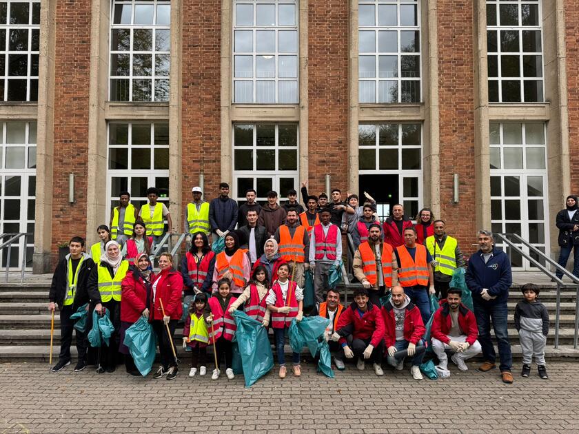 Gruppenbild bei der Müllsammelaktion