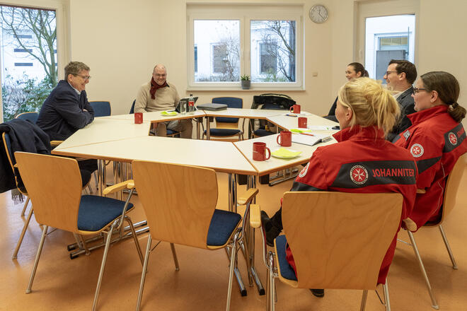 Der stellvertretende Vorstandsvorsitzende der Techniker Krankenkasse Thomas Ballast und sein persönlicher Referent Dr. Thomas Nebling (v.l.) waren zu Gast beim Ambulanten Pflegedienst Lübeck.