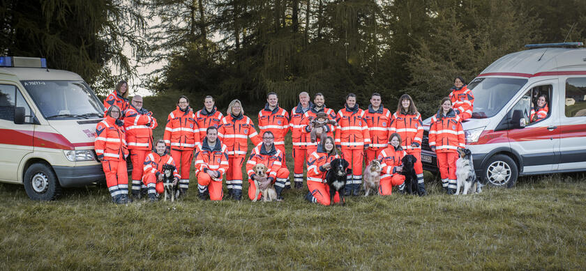 Gruppenbild der Johanniter-Rettungshundestaffel Baden-Karlsruhe