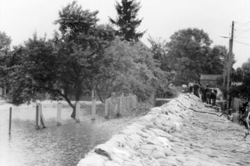 Großeinsatz bei der Oderflut im Jahr 1997.