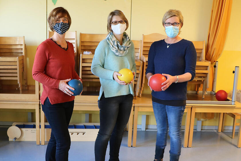 Kita-Leitungen (v. li.) Mechthild Kleine-Viotto (Falkenhagen), Beate Deppenmeier (Sabbenhausen) und Elke Neubacher (Burg Adebar).