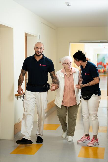 Wir sind mit Zuwendung, Respekt und Kompetenz für Sie da!