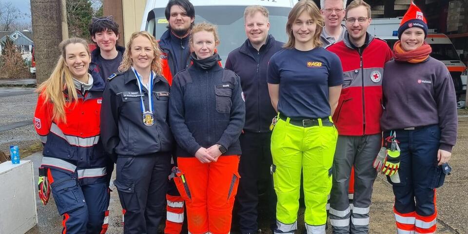 Gemeinsam stark: ASB, Malteser, DRK, Johanniter und der Regionalvorstand mit Verena Dienst und Dr. Hubertus Bardt