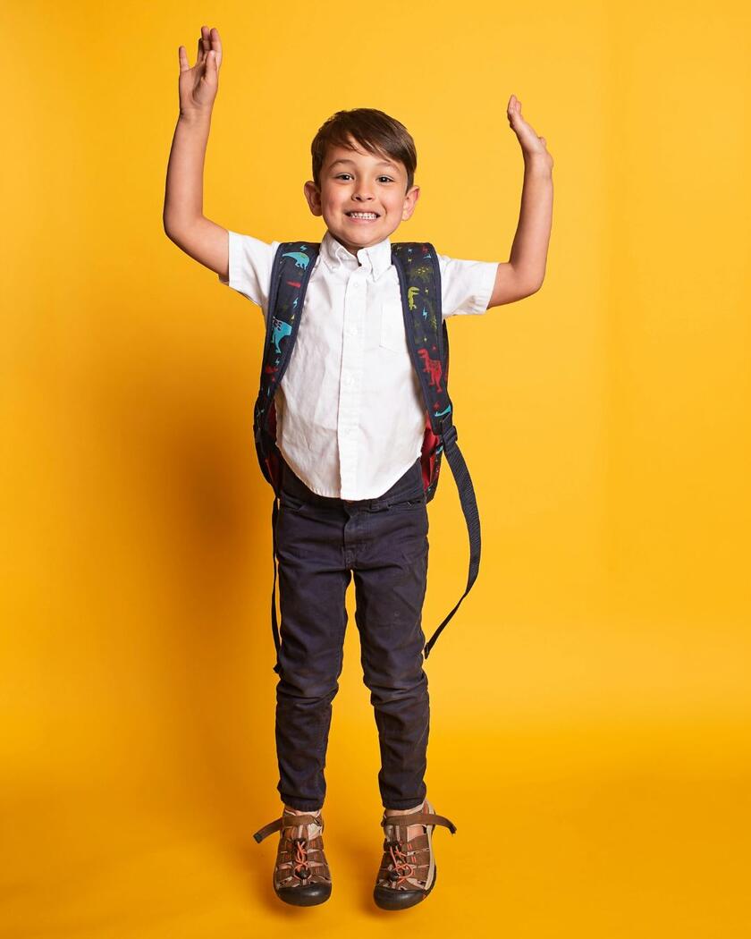 Kind Leon freut sich auf die Schule.