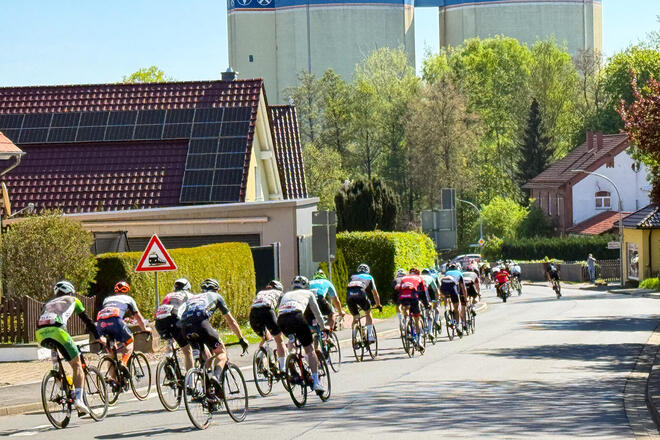 Radrennfahrer auf einer Straße
