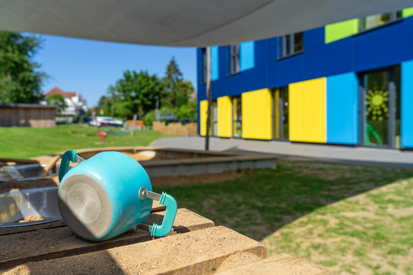Johanniter-Kita Seehüpfer in Malente Matschküche der Johanniter-Kita Seehüpfer