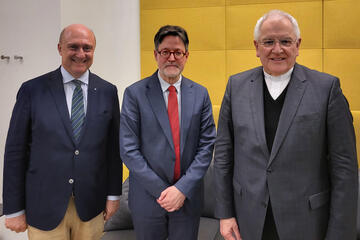 Volkmar Kuhn (Moderator), Dr. Marius Winzeler (Direktor Grünes Gewölbe und Rüstkammer, SKD), Bischof Heinrich Timmerevers (Bistum Dresden-Meißen); Quelle: JHG Dresden