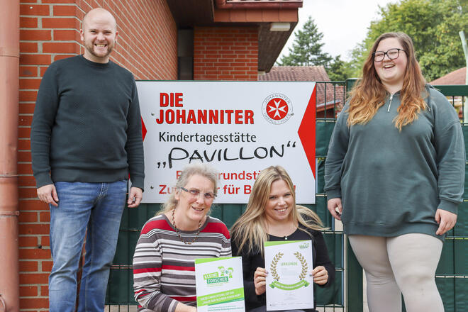 Kita Pavillon ist erneut Haus der kleinen Forscher Freuen sich über die Auszeichnung zum „Haus der kleinen Forscher“: Marcel Beckmann, Marion Holborn, Marleen Reppert und Kimberly Wagner (v.l.).
