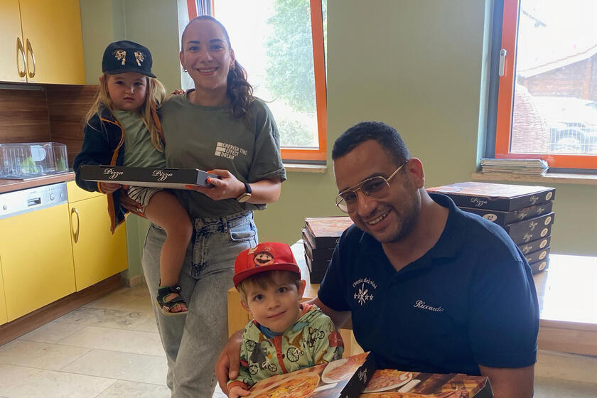 Die Pizza kam sehr gut an und die Einrichtung bedankte sich bei der Osteria für die gesponserten Pizzen.