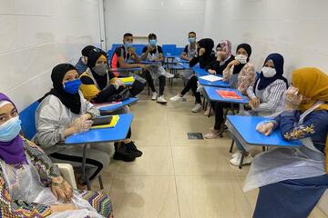 Die Klasse von Aya in ihrem Klassenzimmer