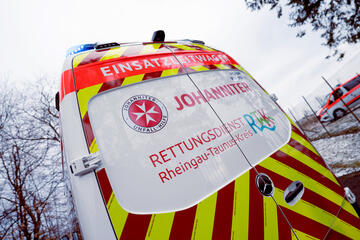 Heck des Einsatzleitwagen Rettungsdienst der Johanniter.