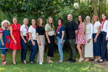 Das pädagogische Team der Kindertagesstätte Königskinder in Senden bei der Feier zur 200sten Kindertagesstätte der Johanniter in Bayern
