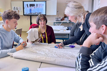 Zuschnitt auf dem Papier