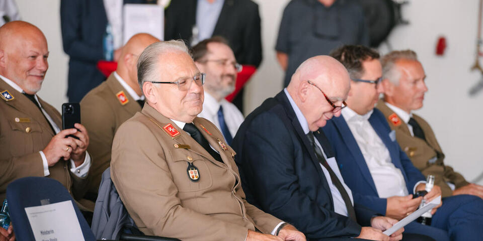 Landesvorstände Oliver Meermann und Peter Kaimer sowie Ehrengäste beim Festakt.